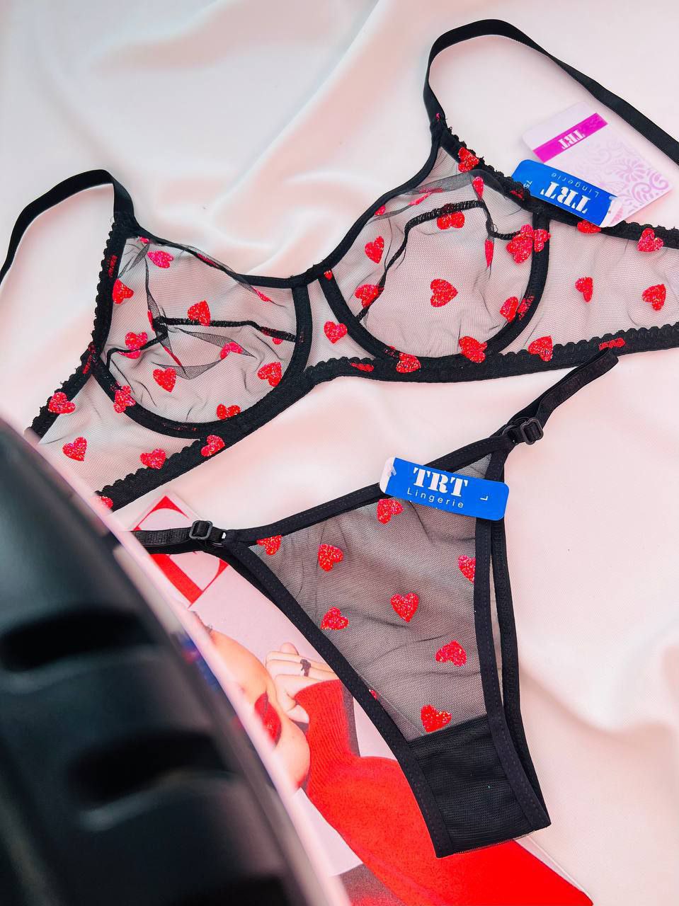 ست شورت و سوتین سیلیکونیTRT تیریتی کد1053 رنگ مشکی قرمز طرح قلبی