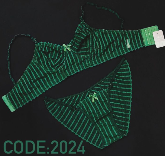 ست شورت و سوتین دانتل نیم بلند فنردار ژوبین کد 2024 طرح اتوبانی مژه ای رنگ سبز