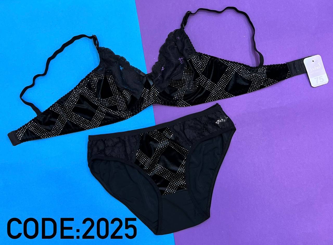 ست شورت و سوتین مخمل شاین فنردار ژوبین کد 2025 رنگ مشکی طرح دار